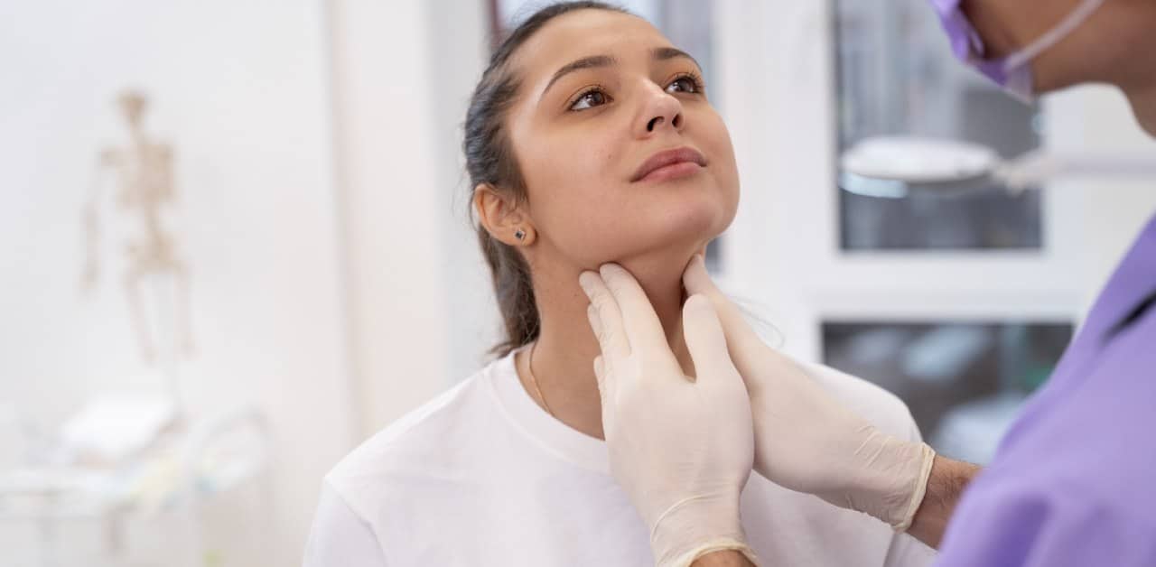 Hyperthyroidism and its symptoms (overactive thyroid)