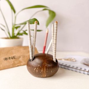 Product: Coconut Shell Pen stand