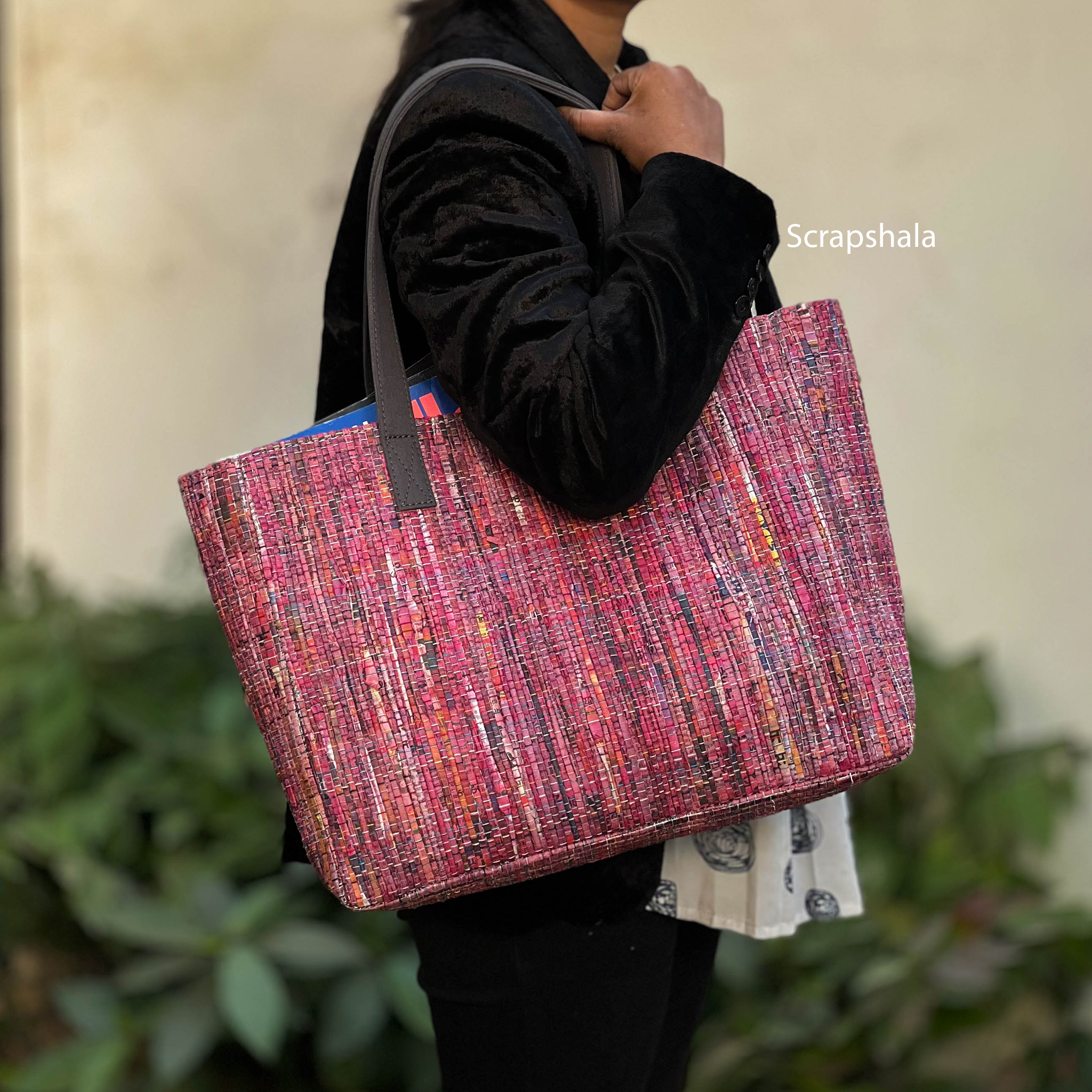 Thejus Checkered print sling bag - AuthIndia