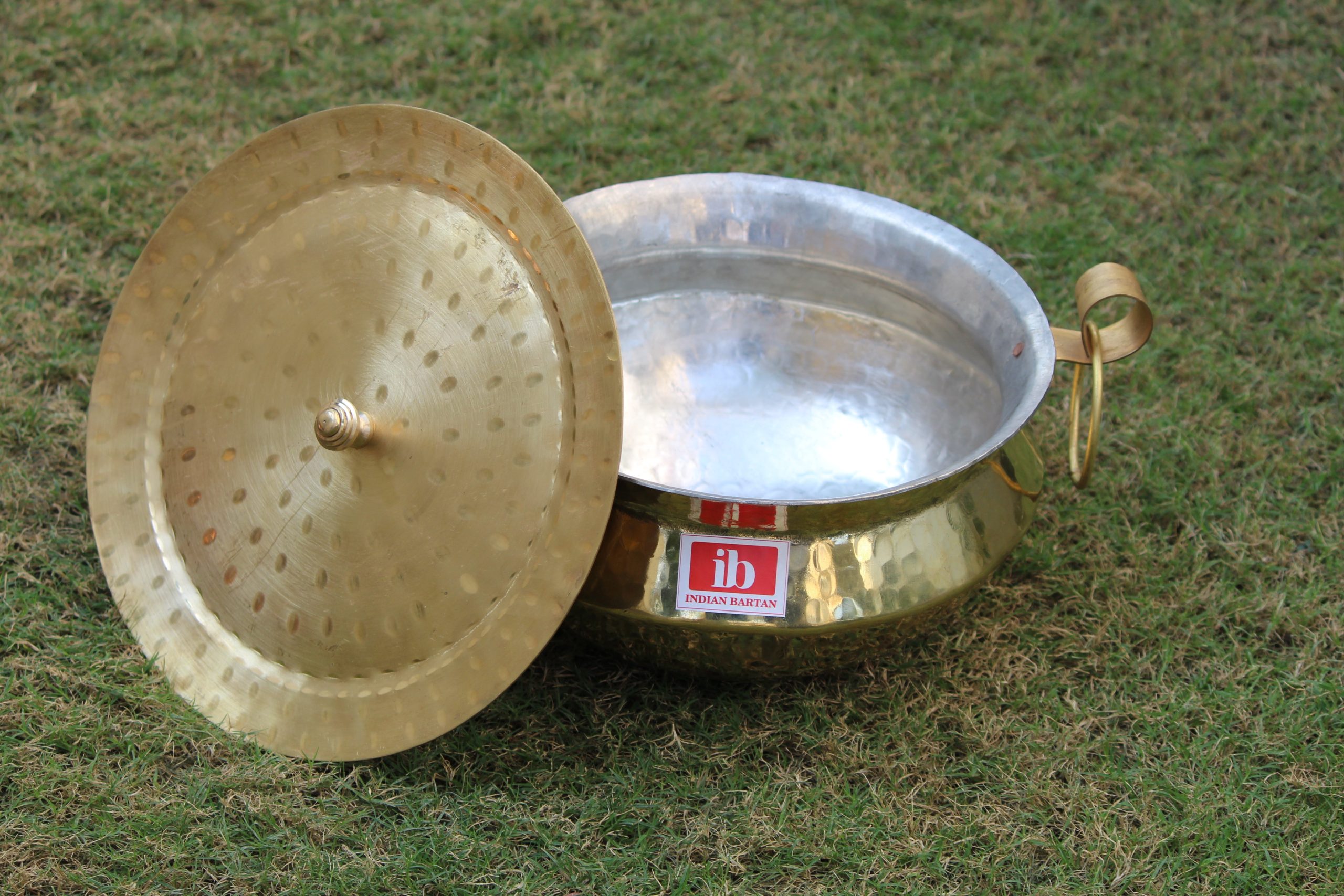Product: Indian Bartan Brass sipri /handi with lid 3lt